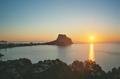 Vista del Pe��n de Ifach y de Calpe al anochecer