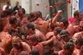 La Tomatina es una fiesta que se celebra en el municipio valenciano de Bu�ol,